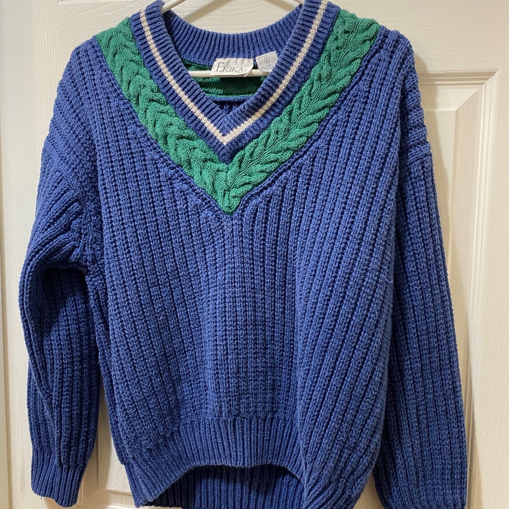 Vintage Erika Size L Women’s V Shaped Pull Over Sweater